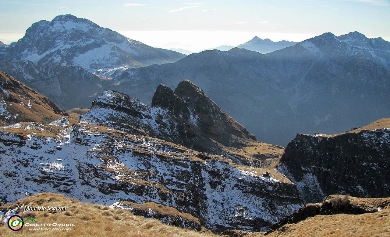 24 Panorama Sud, verso i Tre Pizzi....JPG